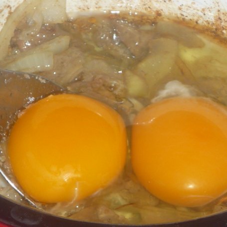 Krok 3 - Jajecznica z wątróbką i cebulką foto