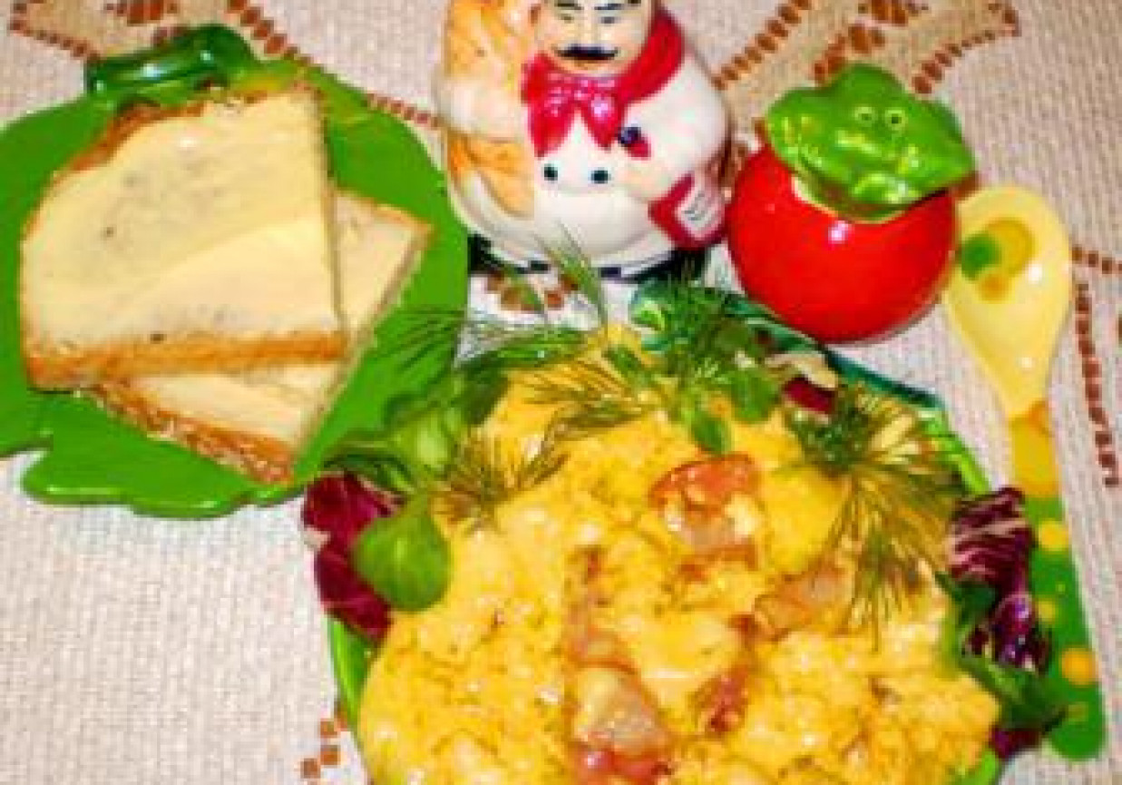 Jajecznica z żółtym serem : foto