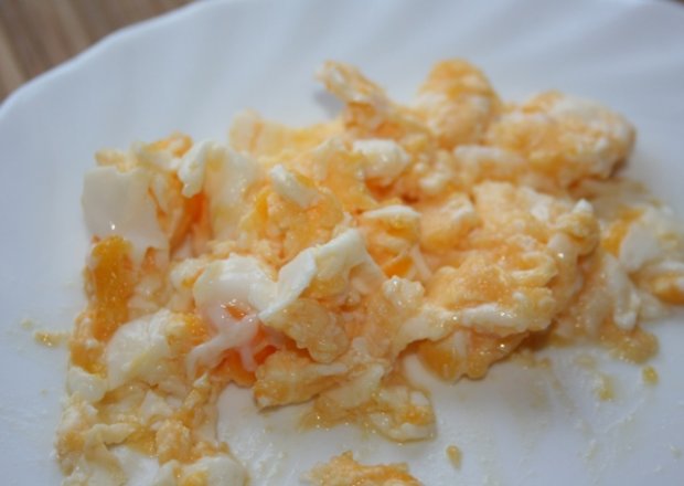 Fotografia przedstawiająca jajecznica zwykła dla maluchów