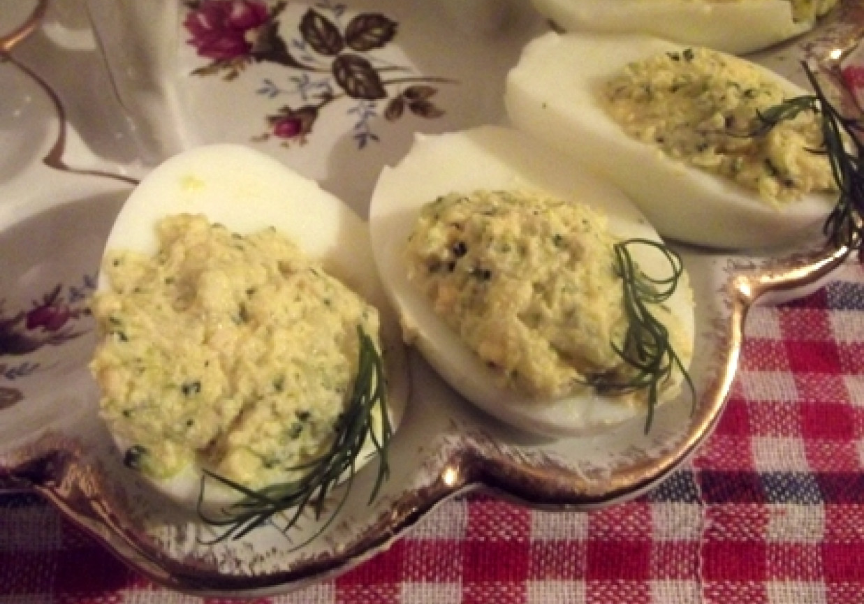 Jajka faszerowane brokułami foto