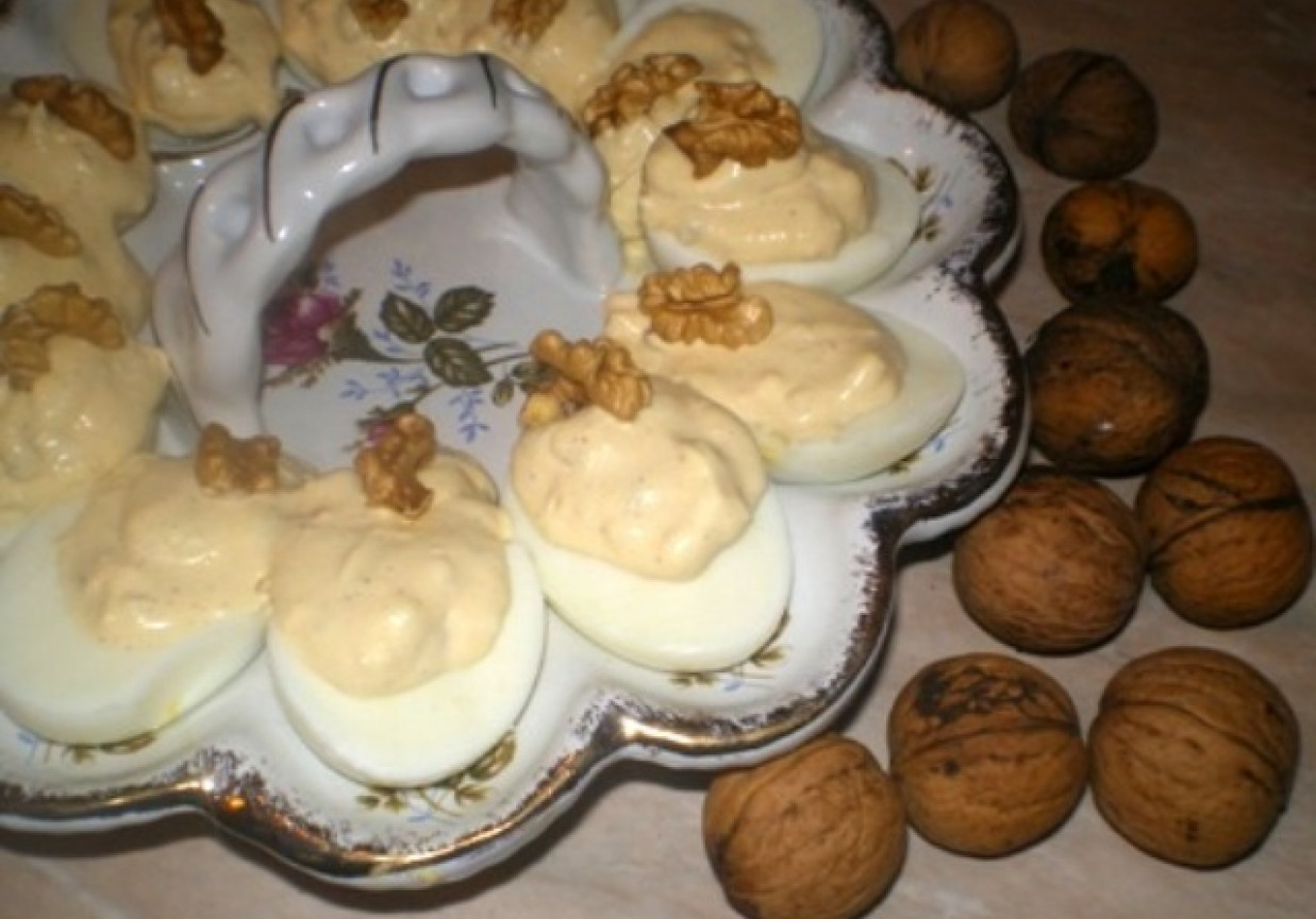 Jajka faszerowane bryndzą z orzechami foto