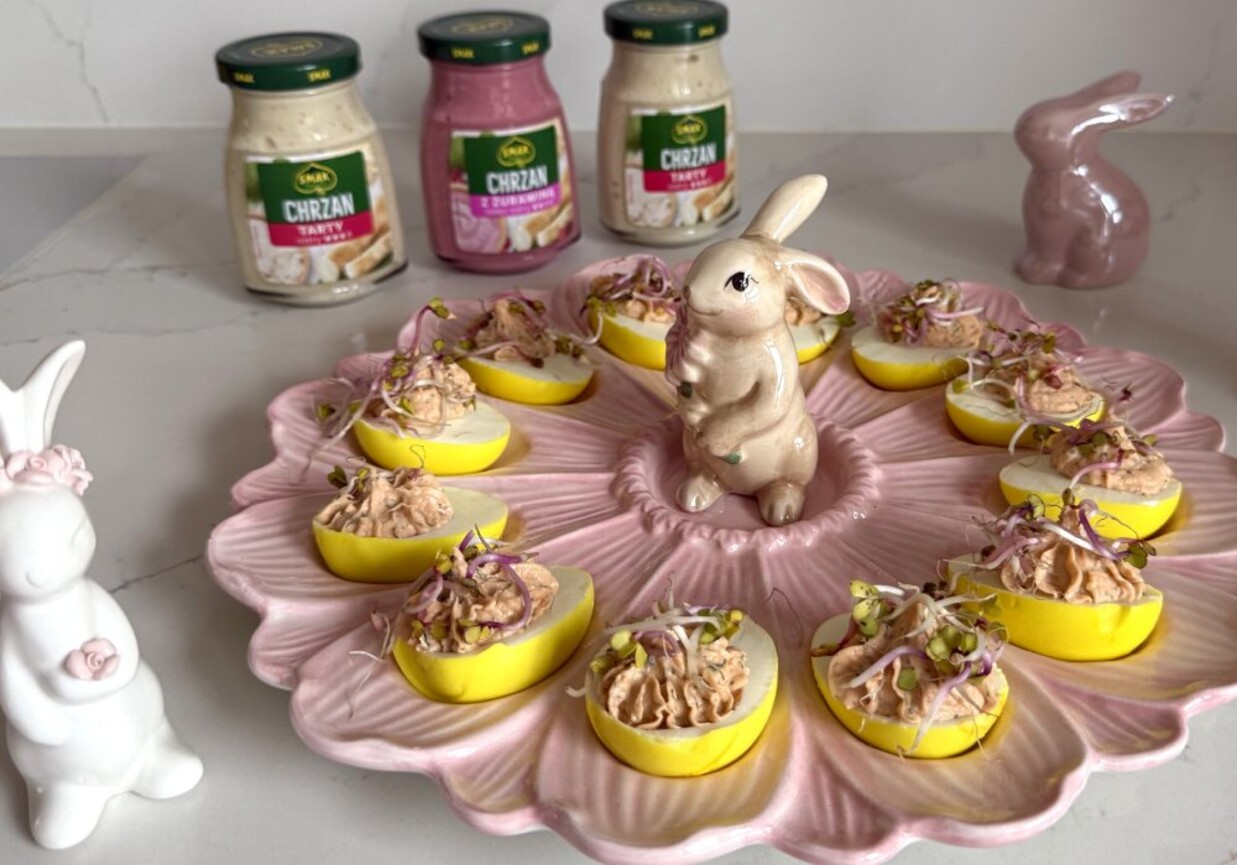 Jajka faszerowane łososiem i chrzanem foto