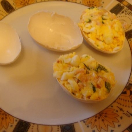 Krok 3 - Jajka faszerowane na ciepło w skorupkach foto
