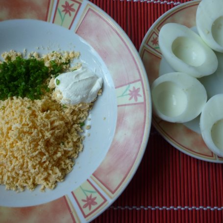 Krok 1 - Jajka faszerowane pastą szczypiorkową foto