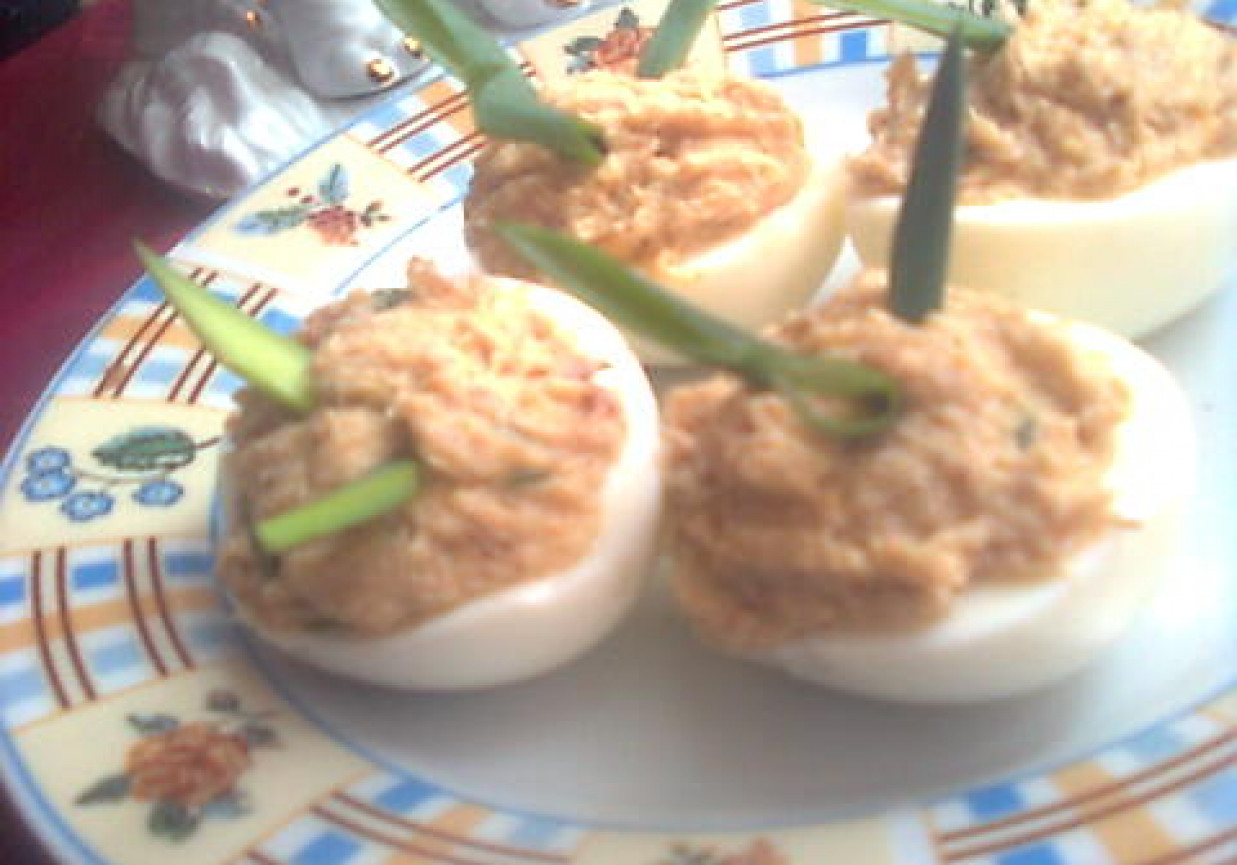 Jajka faszerowane pastą z makreli foto