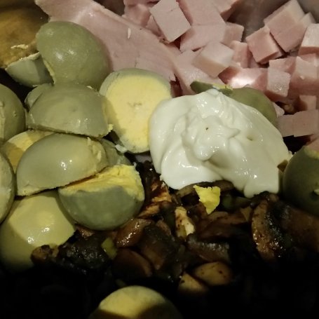 Krok 2 - Jajka faszerowane pieczarkami i wędliną foto