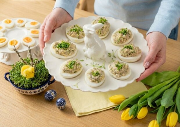 Fotografia przedstawiająca Jajka faszerowane pieczarkami