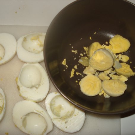 Krok 1 - Jajka faszerowane rucolą, selerem i kukurydzą foto