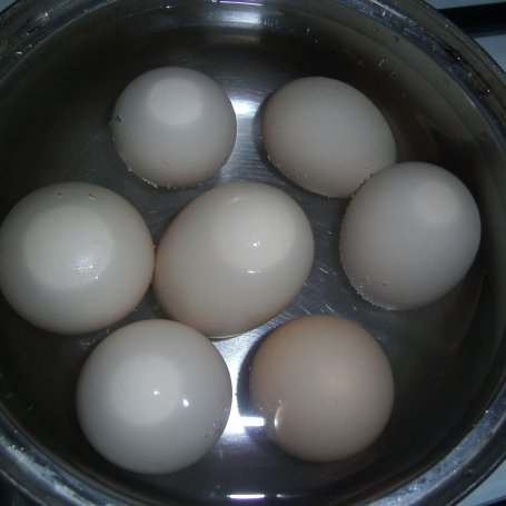Krok 1 - Jajka faszerowane sałatką porową foto