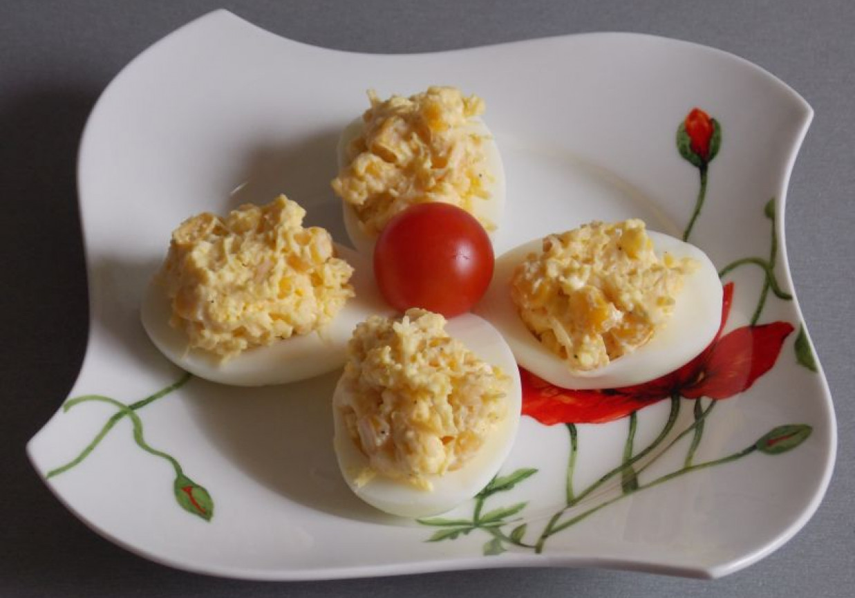 Jajka faszerowane serem i kukurydzą foto