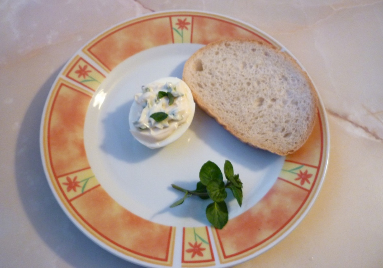 Jajka faszerowane sosem majonezowo-miętowym foto