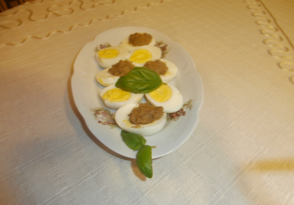 jajka faszerowane suszonymi grzybami foto