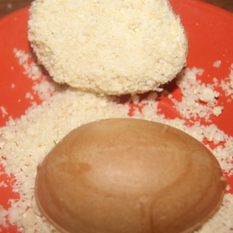 Krok 3 - Jajka faszerowane w panierce parmezanowej foto