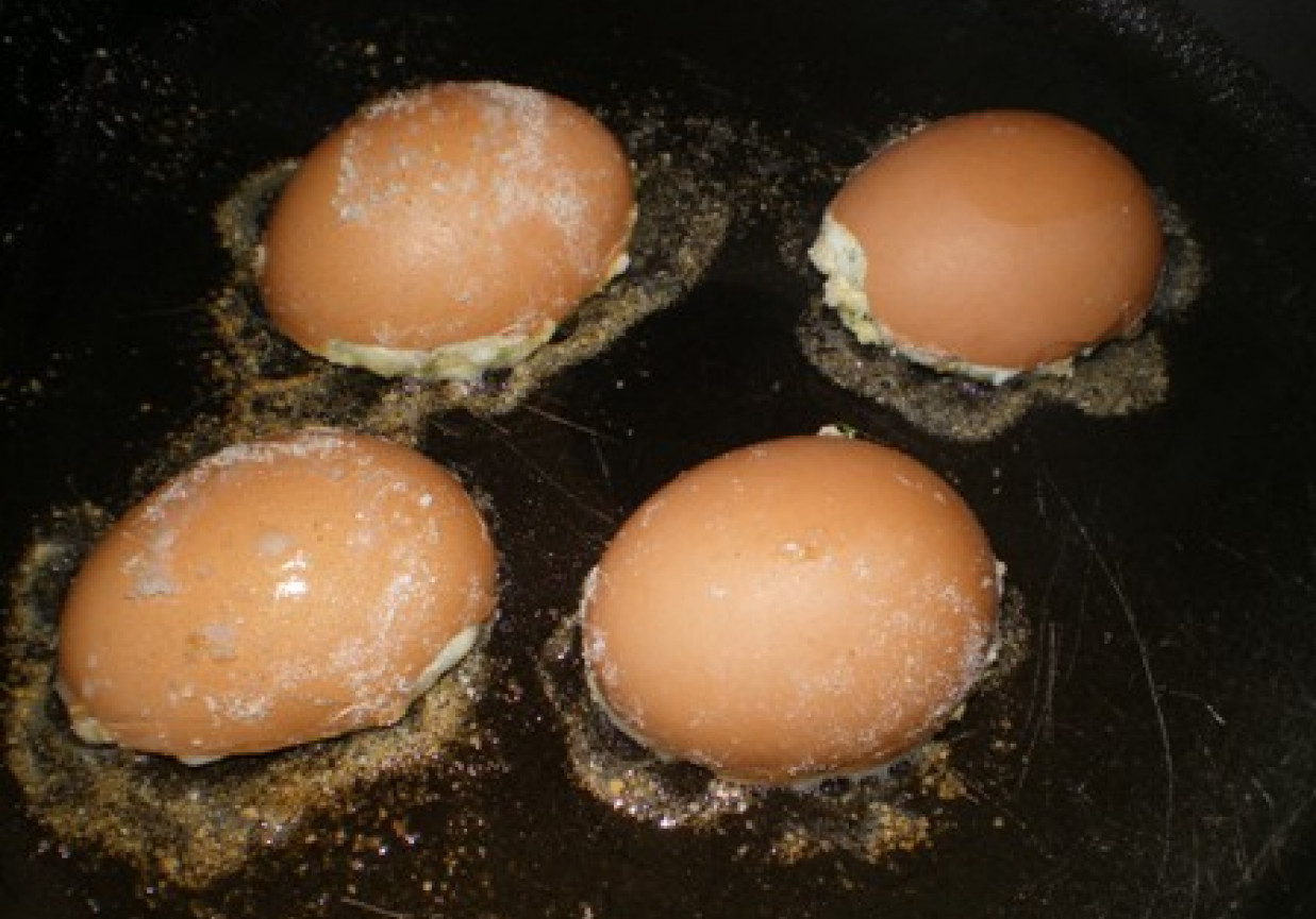 Jajka faszerowane w skorupkach foto