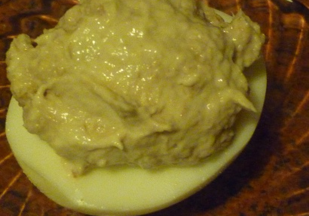 Jajka faszerowane wędzoną makrelą foto