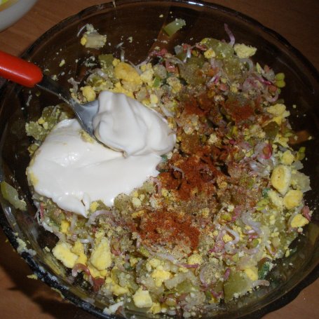 Krok 2 - Jajka faszerowane z kukurydzą w kolbach, ogórkiem konserwowym i kiełkami foto