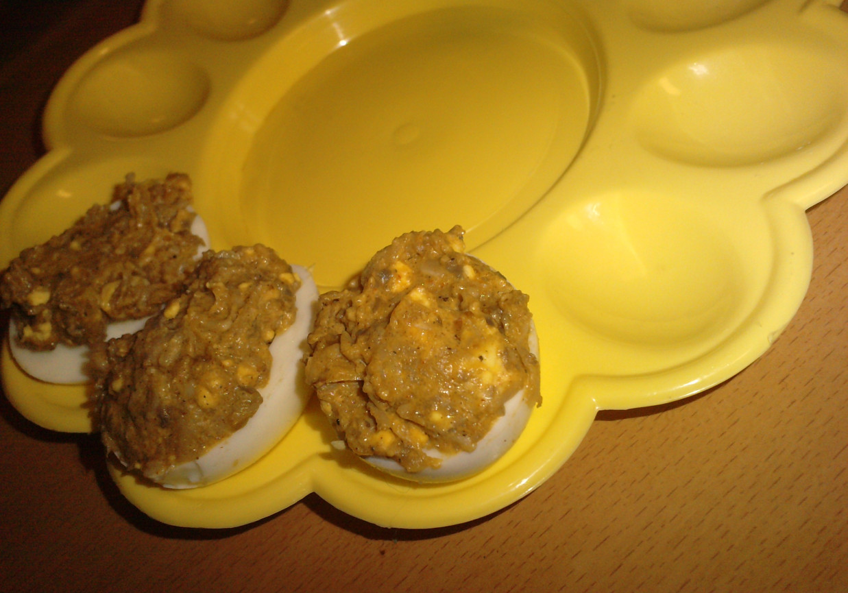 Jajka faszerowane z pieczarkami foto