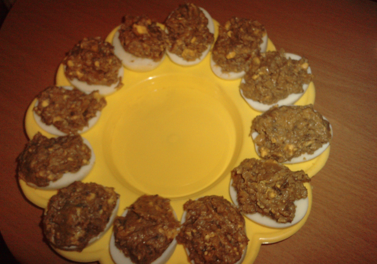 Jajka faszerowane z pieczarkami foto