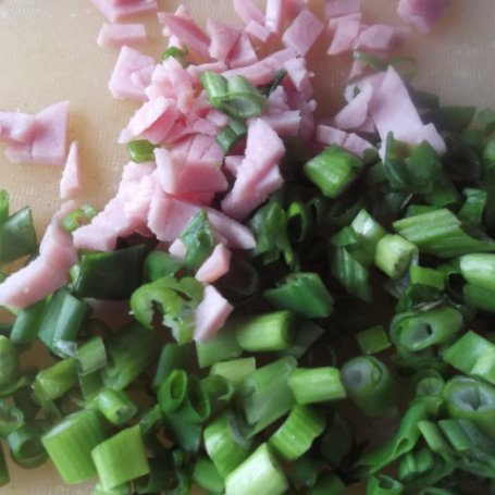 Krok 2 - JAJKA FASZEROWANE Z PODSMAŻANĄ CEBULKĄ foto