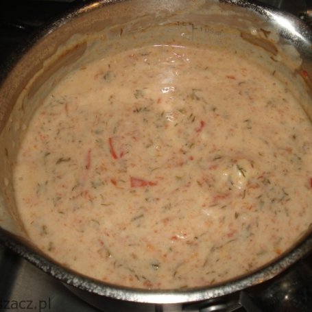 Krok 2 - jajka na twardo podane z sosem koperkowo-pomidorowym i ryżem foto
