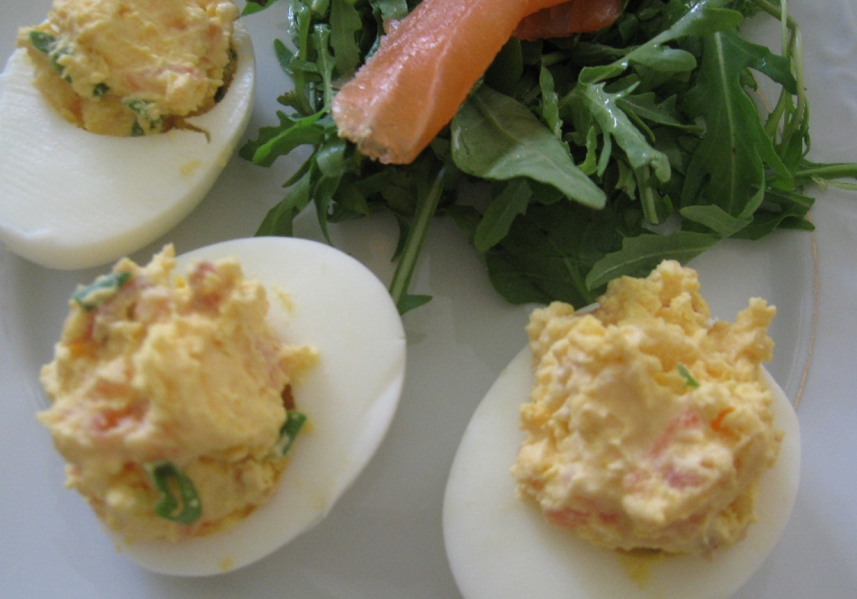 Jajka nadziewane pasta żółtkową z szynką foto