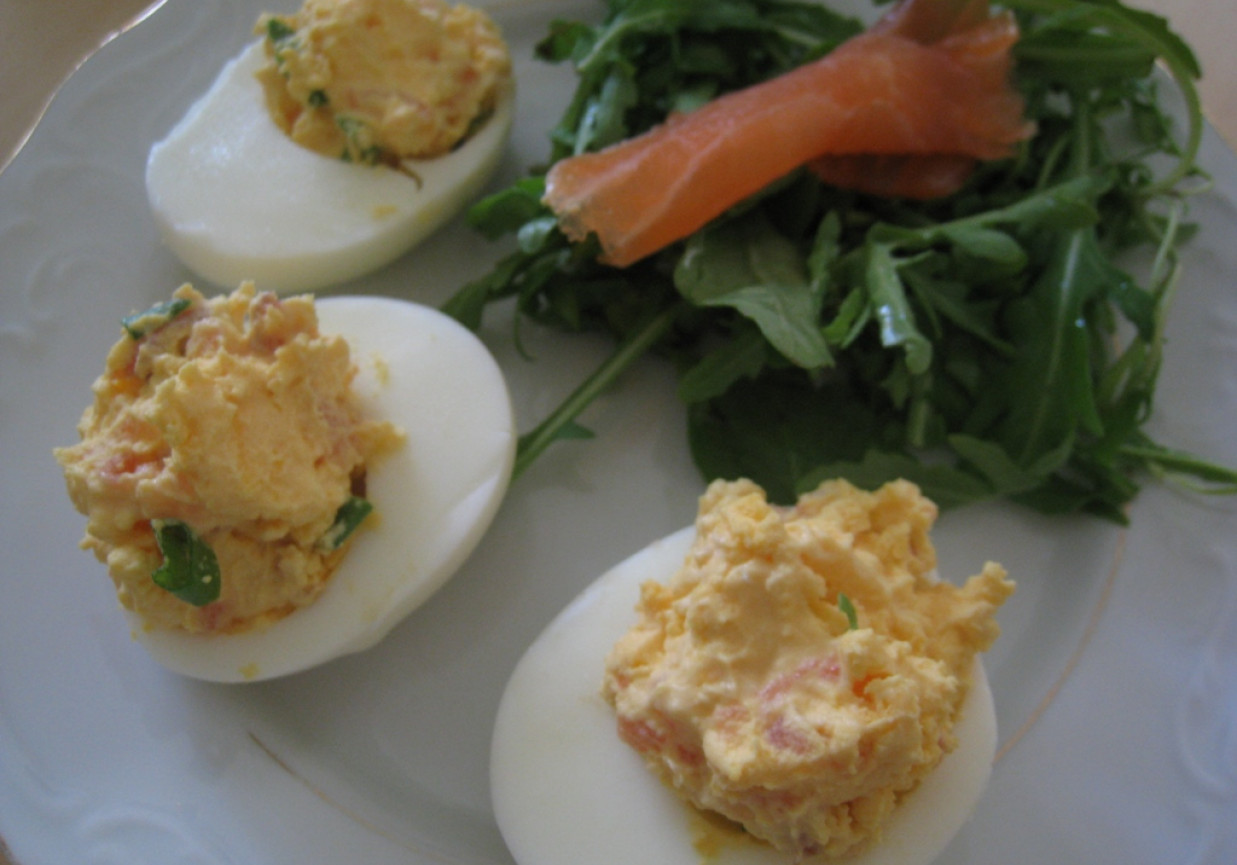 Jajka nadziewane pasta żółtkową z szynką foto