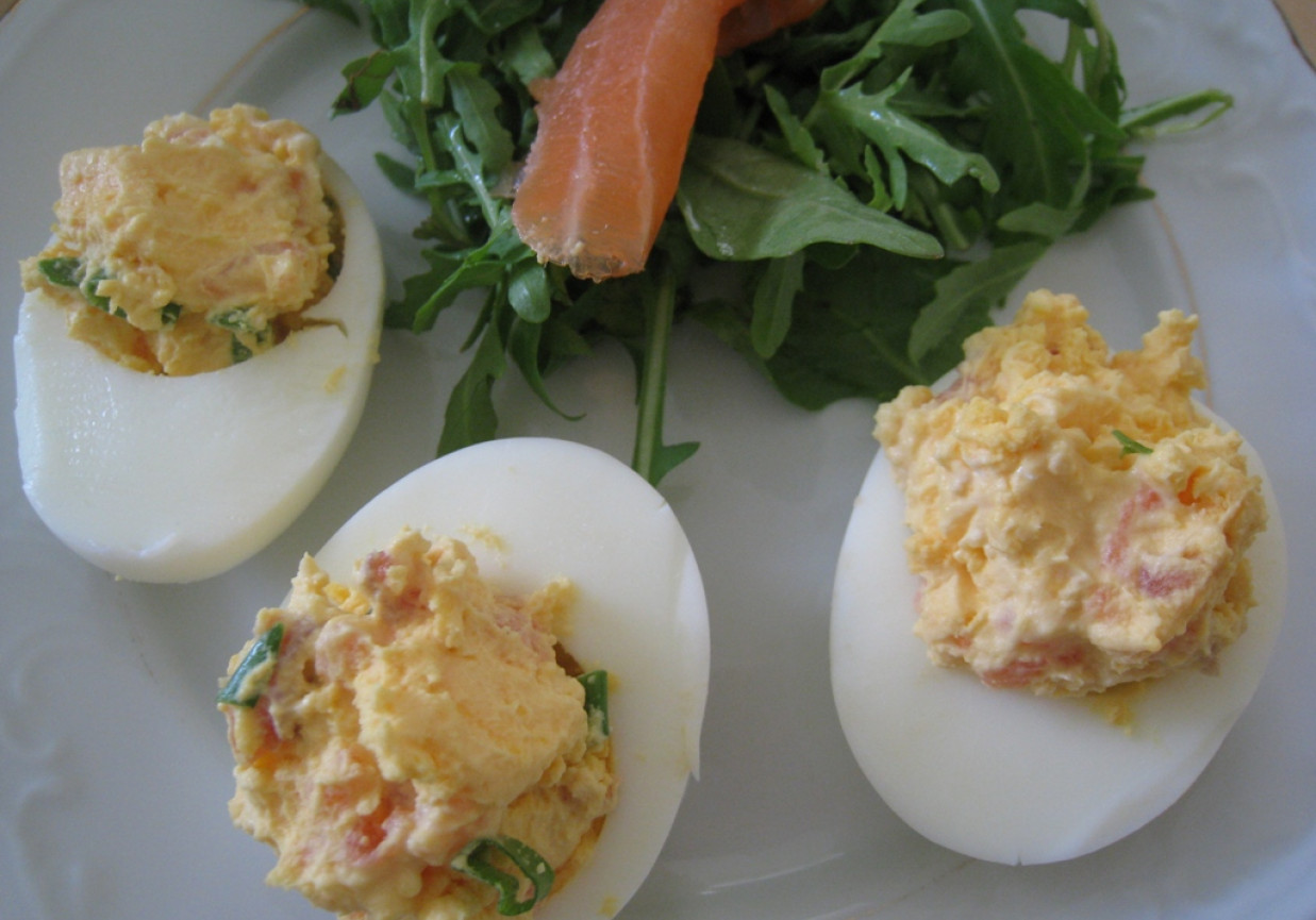 Jajka nadziewane pasta żółtkową z szynką foto