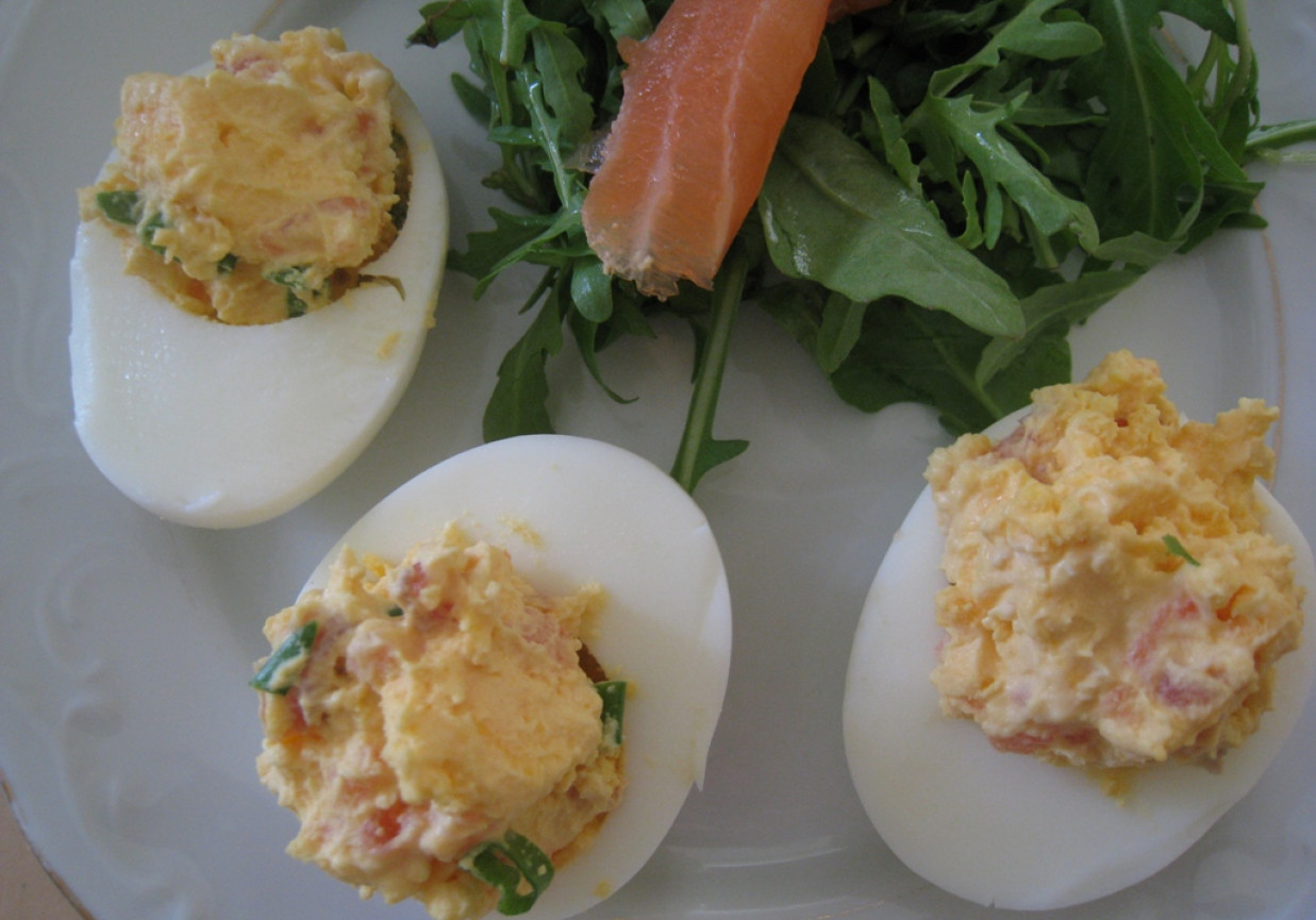 Jajka nadziewane pasta żółtkową z szynką foto