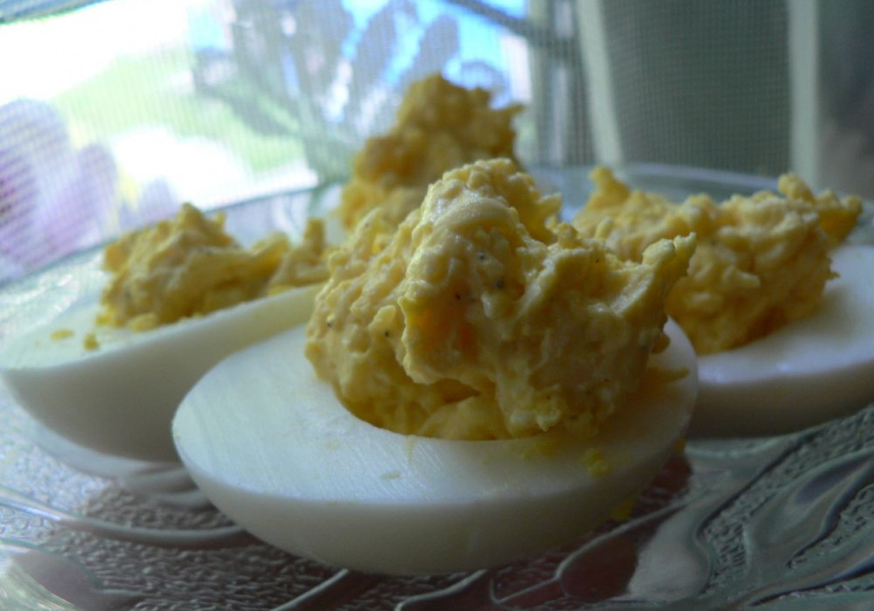 Jajka nadziewane serowym farszem foto