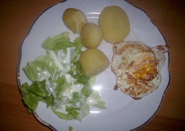 Fotografia przedstawiająca Jajka sadzone na obiad