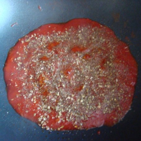Krok 3 - Jajka sadzone na pomidorowej pierzynce  foto