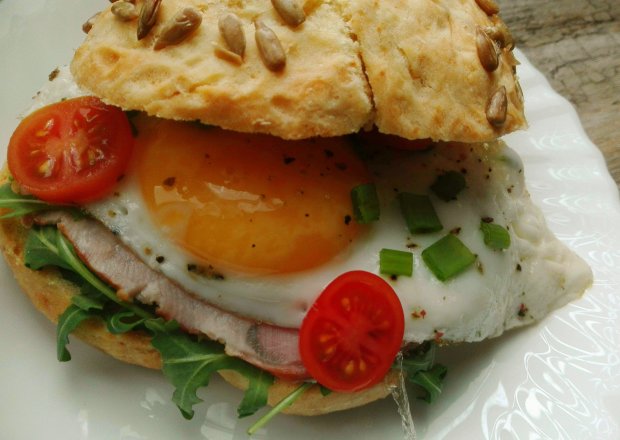 Fotografia przedstawiająca Jajka sadzone na śniadanie