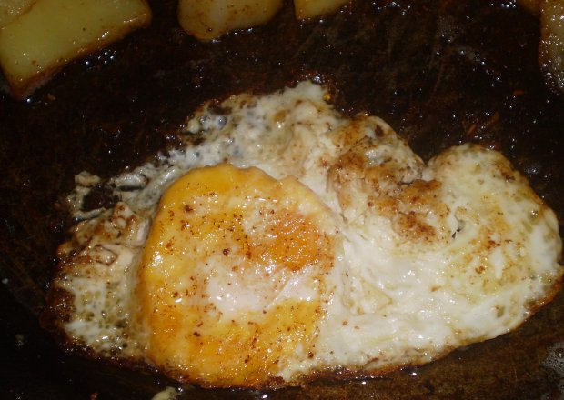 Fotografia przedstawiająca jajka sadzone