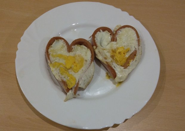 Fotografia przedstawiająca jajka serca