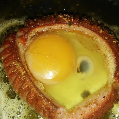 Krok 4 - Jajka smażone w parówkach foto