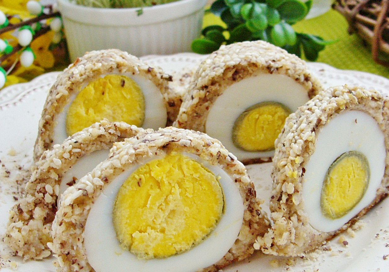 Jajka w laskowej skorupie foto