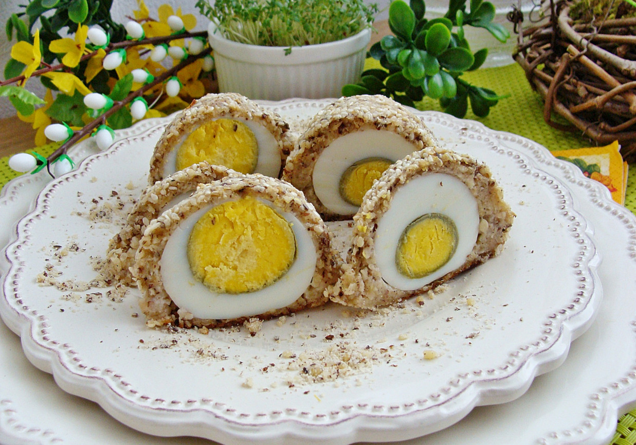 Jajka w laskowej skorupie foto