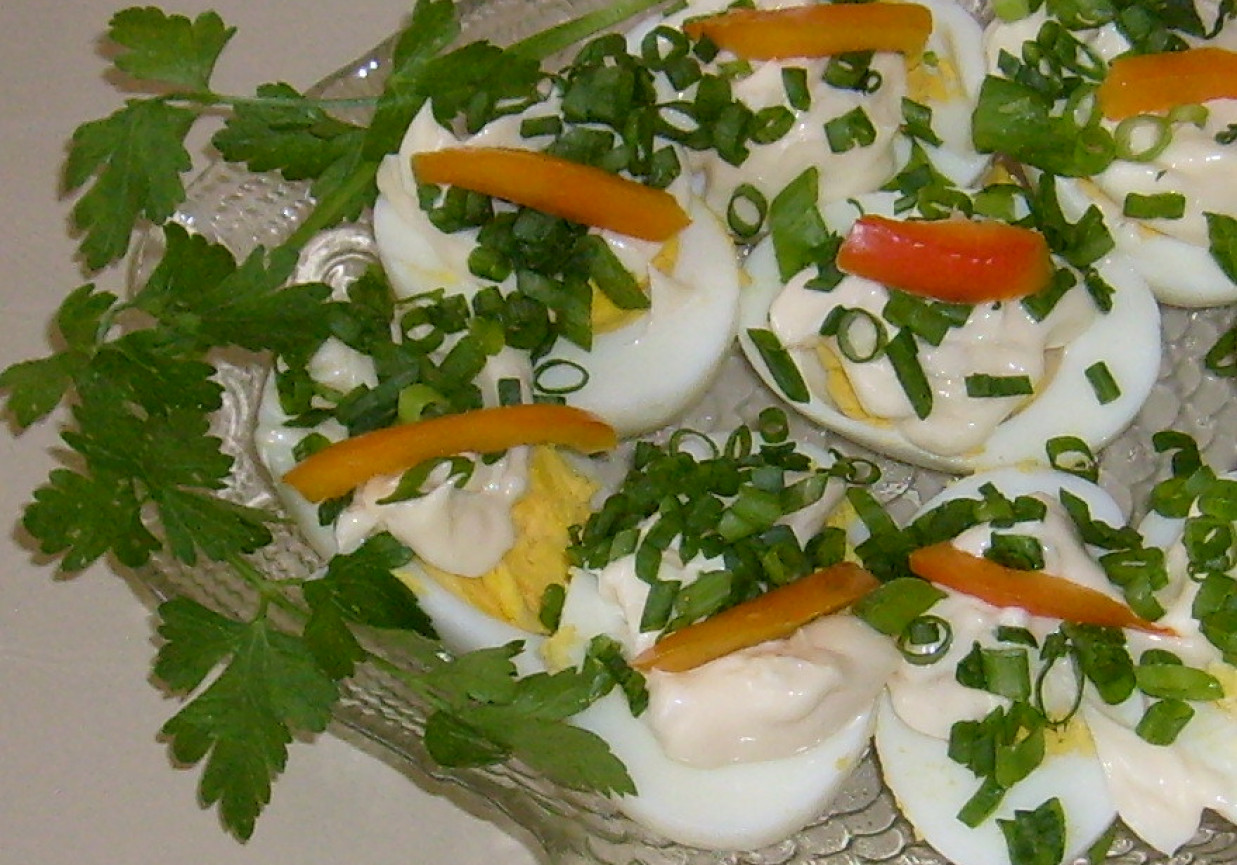 JAJKA W MAJONEZIE Z PAPRYKĄ I SZCZYPIORKIEM foto