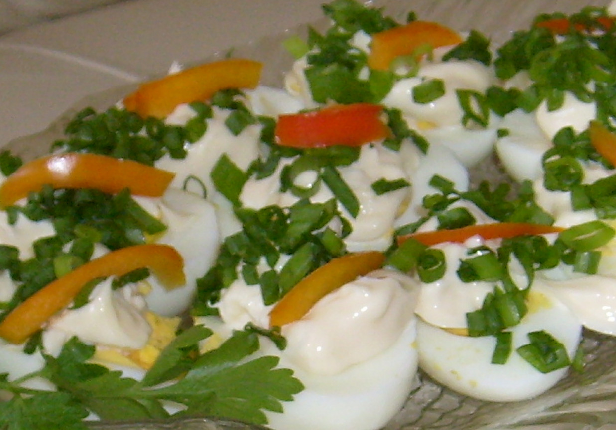 JAJKA W MAJONEZIE Z PAPRYKĄ I SZCZYPIORKIEM foto