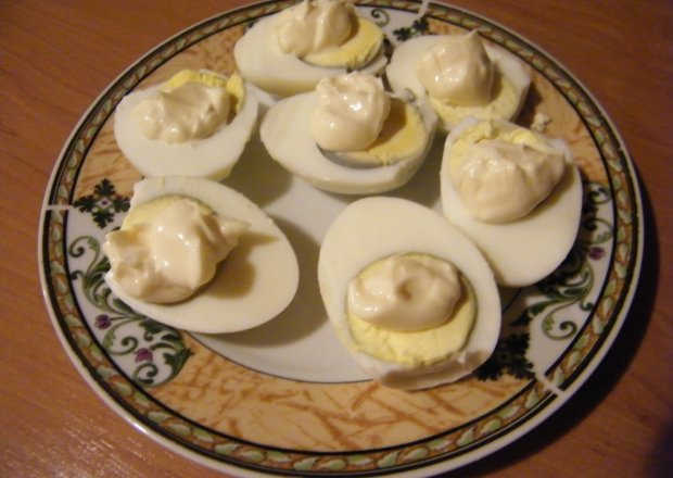 Fotografia przedstawiająca jajka w majonezie