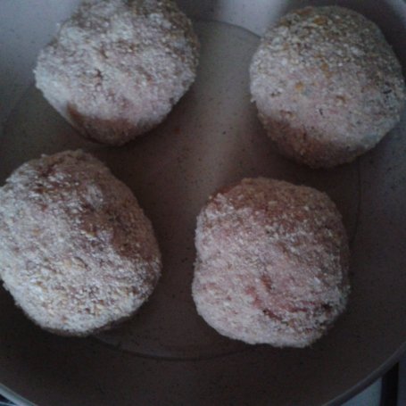 Krok 4 - Jajka w mięsnej skorupce foto