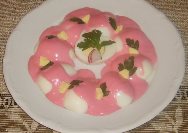 Fotografia przedstawiająca Jajka w różowym sosie