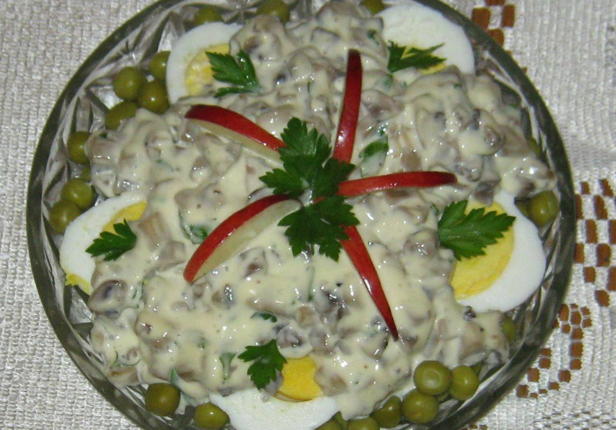 Jajka w sosie majonezowo - pieczarkowym foto