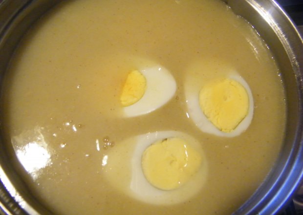 Fotografia przedstawiająca jajka w sosie musztardowym