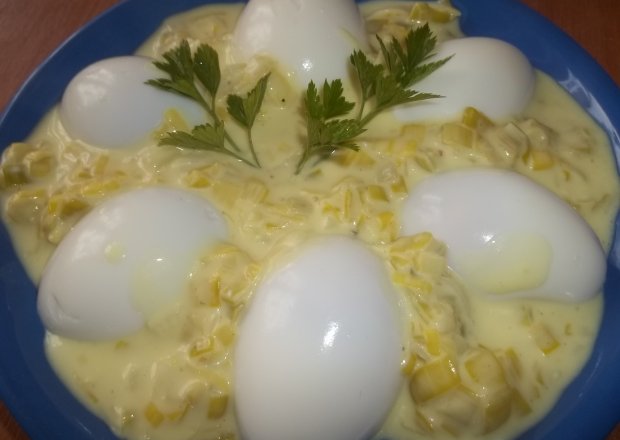 Fotografia przedstawiająca Jajka w sosie porowym