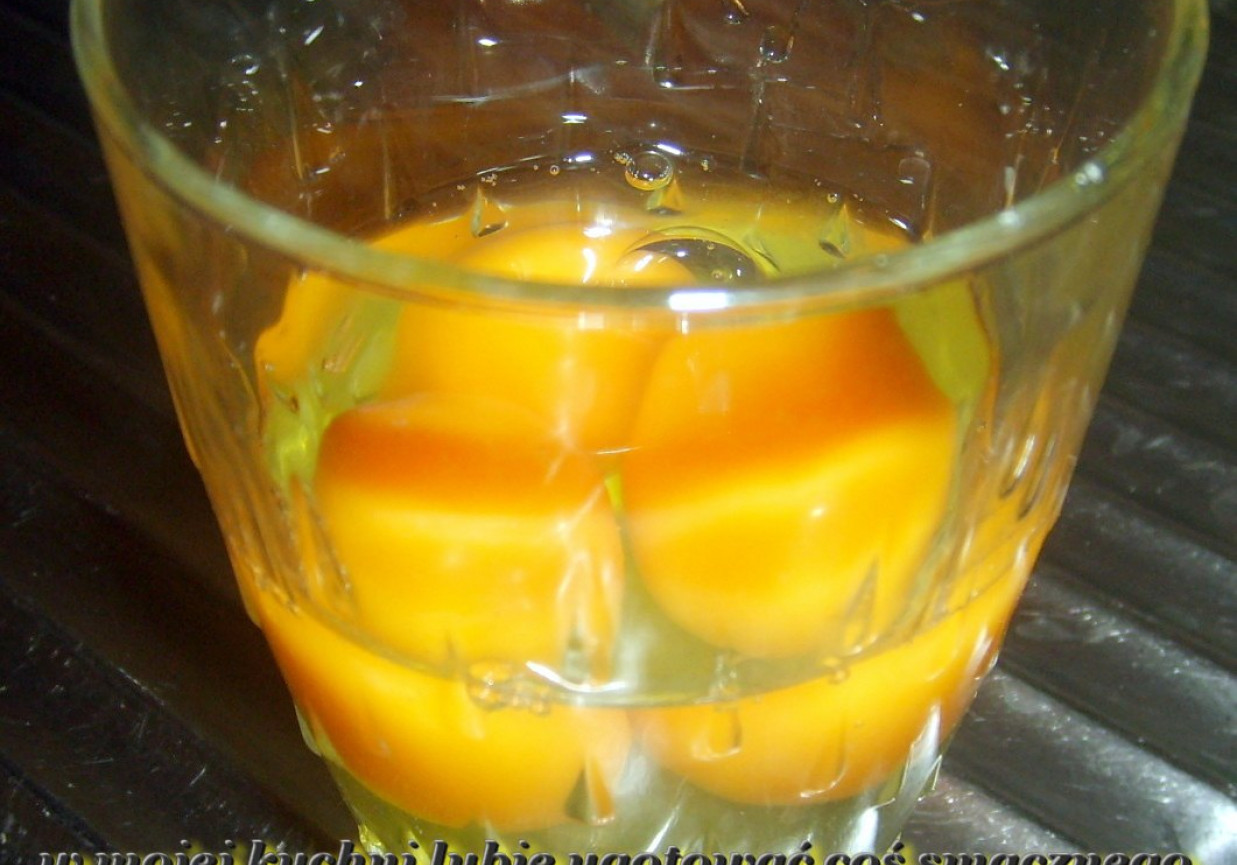 jajka w szklance bez tłuszczu z tostami... foto