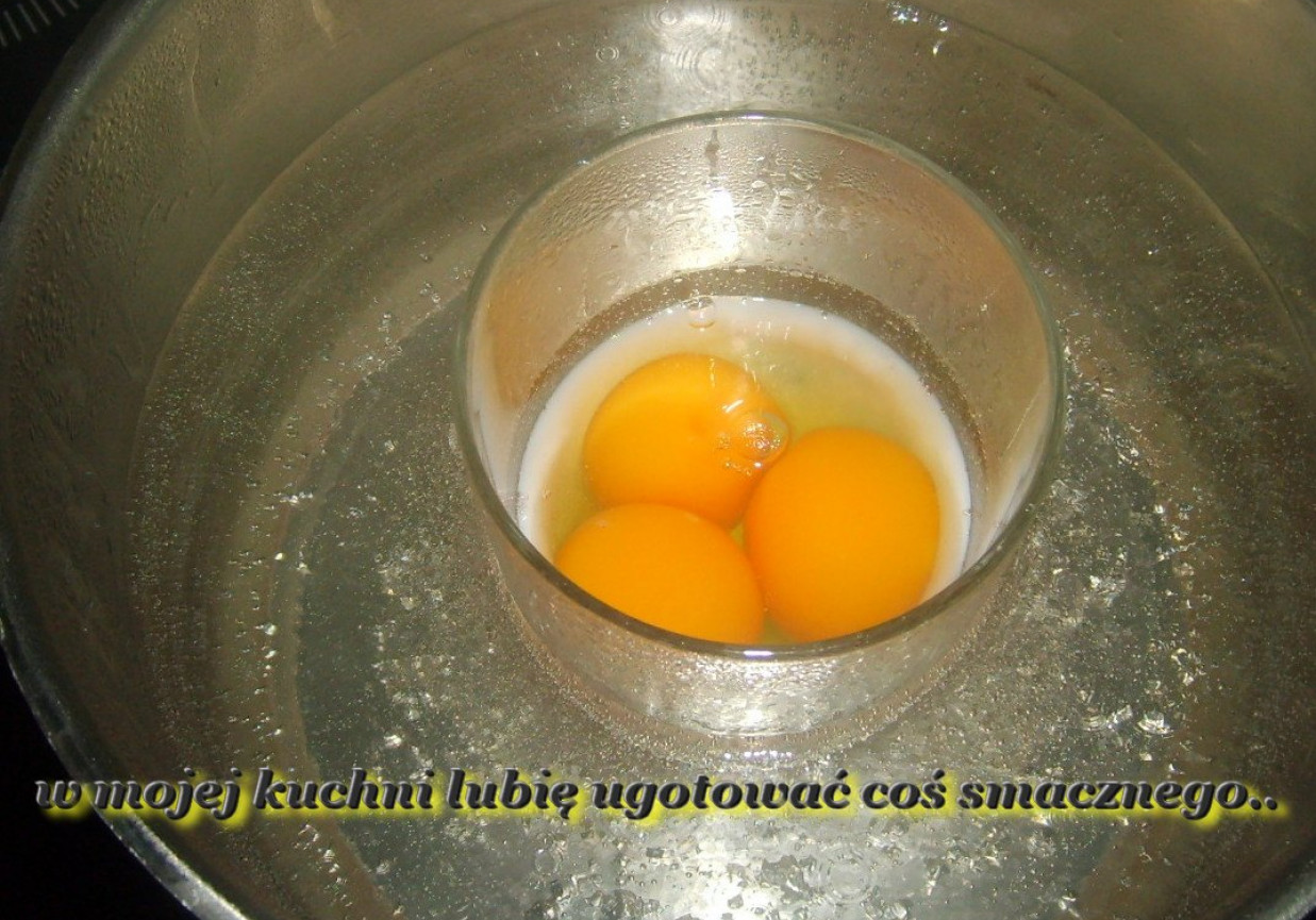 jajka w szklance bez tłuszczu z tostami... foto