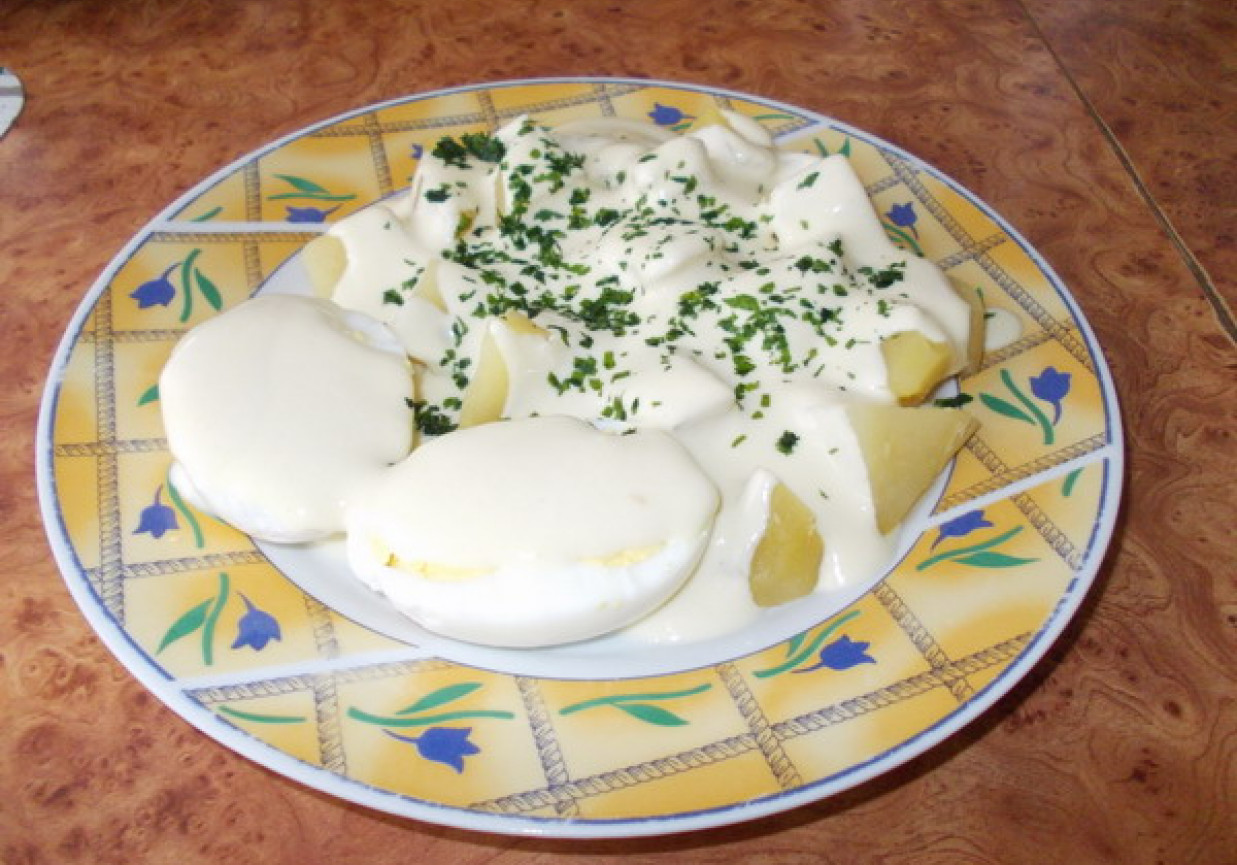 Jajka z dietetycznym sosem musztardowym. foto