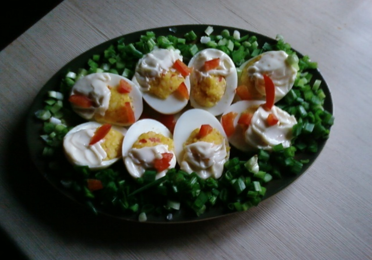 Jajka z farszem serowym. foto