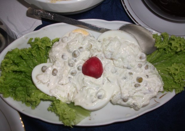 Fotografia przedstawiająca Jajka z groszkiem i majonezem